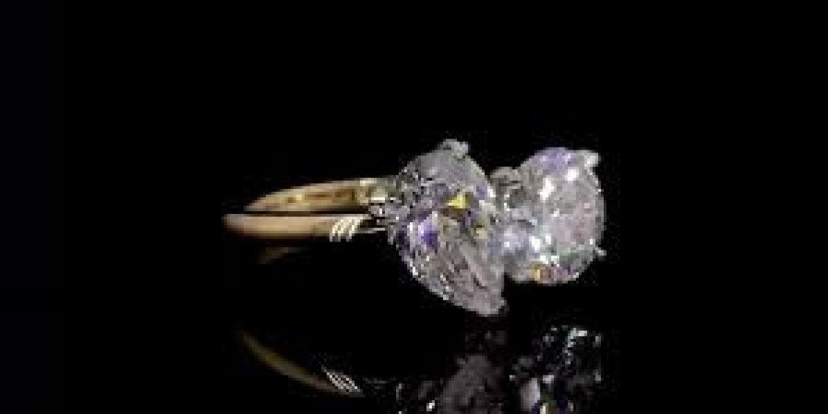 Together Forever: Why Toi et Moi Engagement Rings Are So Special