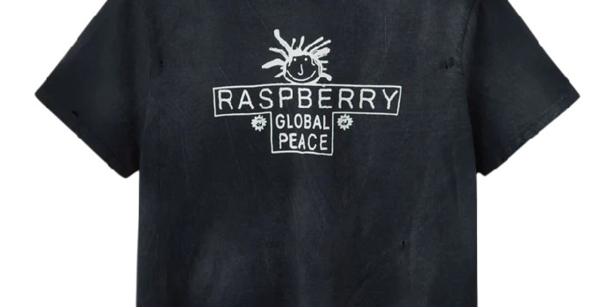 “Discover Your Perfect Fit with Raspberry Clothing’s Chic Eco-Friendly Apparel”