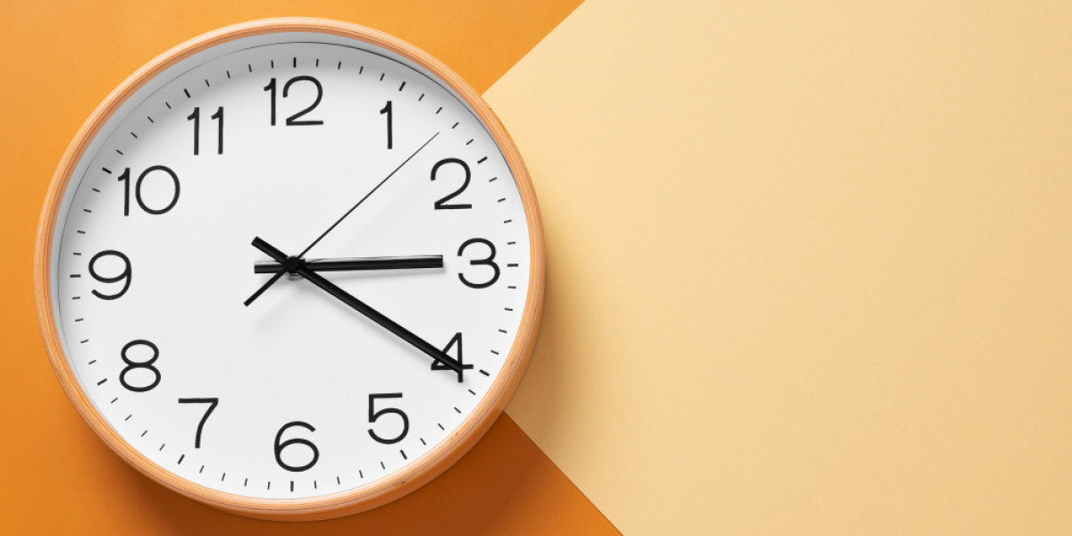 The Charm of the Analog Clock in Modern Spaces